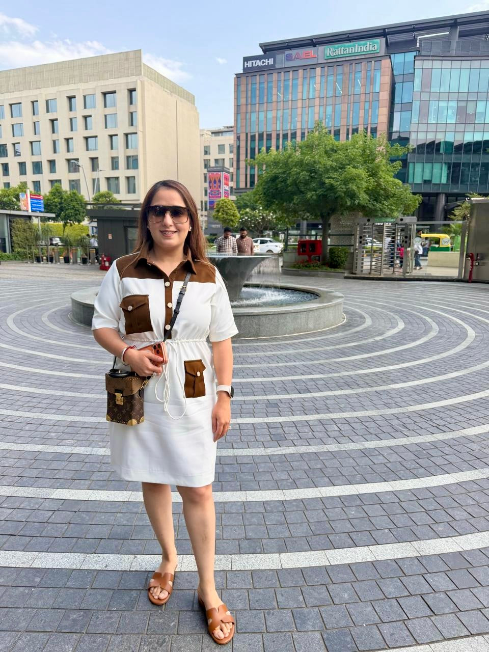 Effortlessly comfy, undeniably stylish.

A Soft , breathable shirt dress with contrast pockets and collar giving it a comfortable , chic and sporty look .