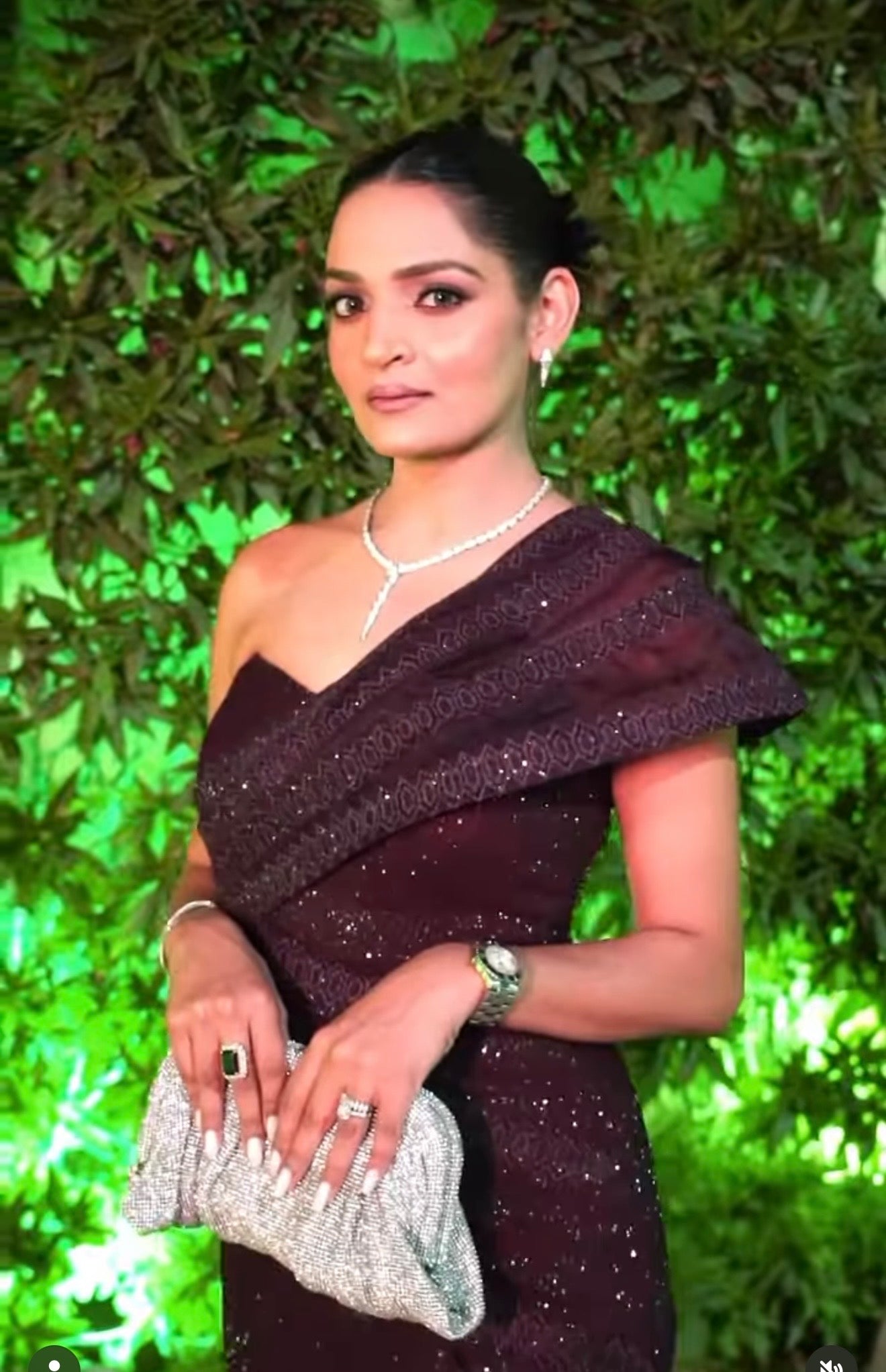 Don’t underestimate the power of a sexy outfit .