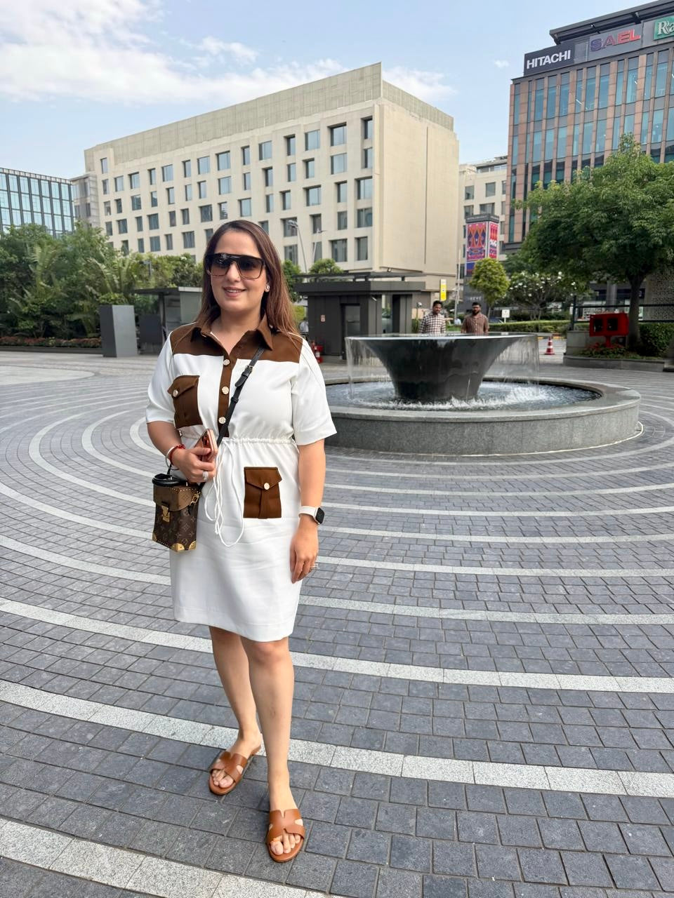 Effortlessly comfy, undeniably stylish.

A Soft , breathable shirt dress with contrast pockets and collar giving it a comfortable , chic and sporty look .
